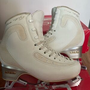 Edea iceflys with John Willson blades size 240